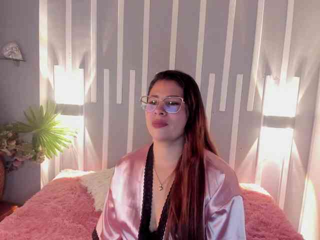 Kinky-Esmerald webcam