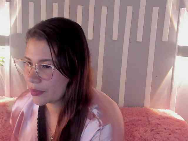 Kinky-Esmerald webcam