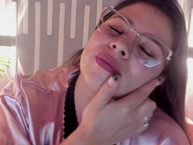 Kinky-Esmerald webcam