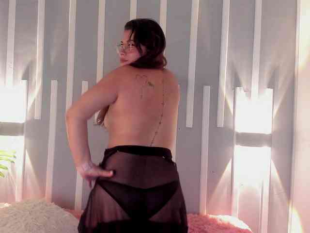 Kinky-Esmerald webcam