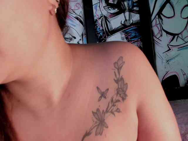 Kinky-Esmerald webcam