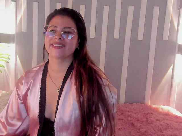 Kinky-Esmerald webcam