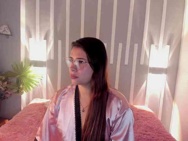 Kinky-Esmerald webcam