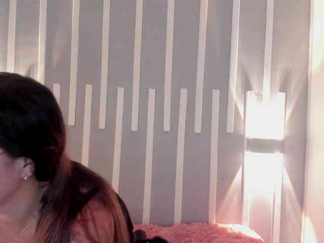 Kinky-Esmerald webcam