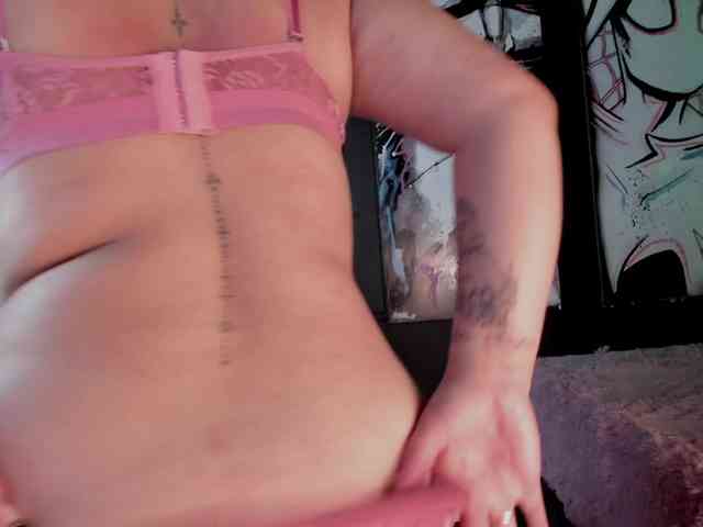 Kinky-Esmerald webcam