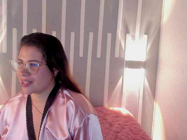 Kinky-Esmerald webcam