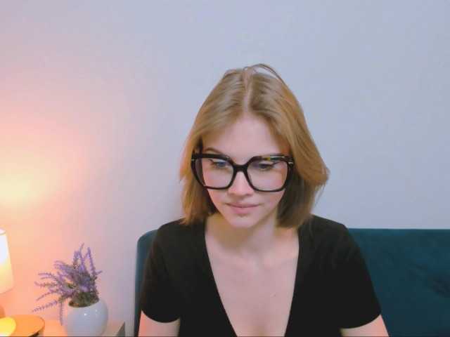 StormiCherry preview