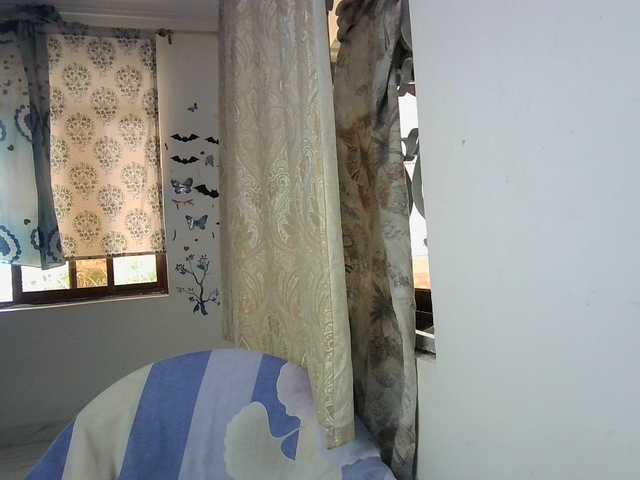 ElenieDoll Live Cam on BongaCams