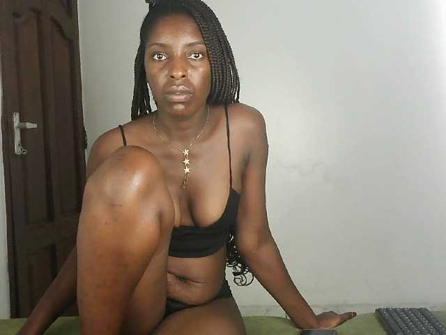 LovelyLeah broadcasting live