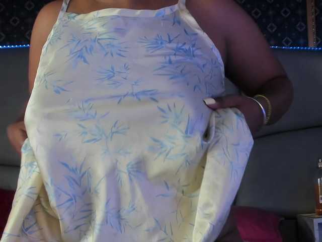 le modèle PantherBoss est en webcam porno dans un show sur le site bongacams, il possède les tags suivants: Latino/Hispanic,Brunette,Shaved