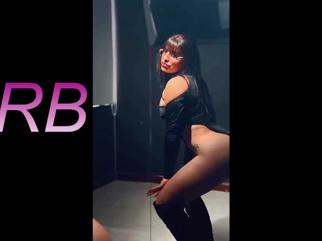 le modèle NAOMIAMAZING01 est en webcam porno dans un show sur le site bongacams, il possède les tags suivants: Latino/Hispanic,Brunette,Shaved