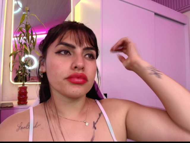 NAOMIAMAZING01's BongaCams show and profile