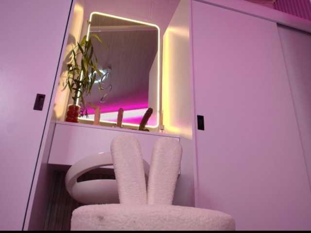 NAOMIAMAZING01's BongaCams show and profile