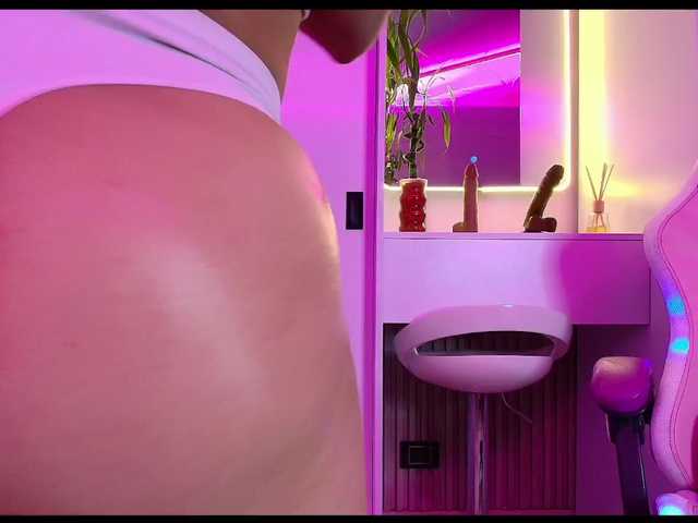 le modèle NAOMIAMAZING01 est en webcam porno dans un show sur le site bongacams, il possède les tags suivants: Latino/Hispanic,Brunette,Shaved