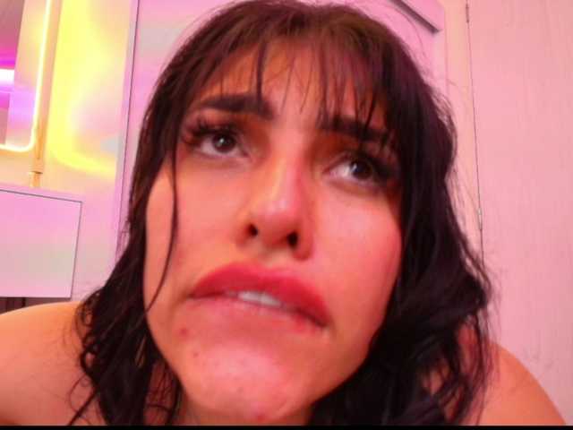 NAOMIAMAZING01's BongaCams show and profile