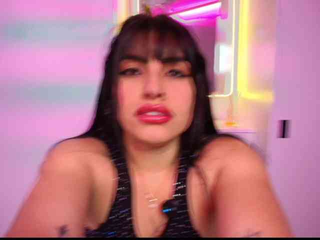 NAOMIAMAZING01 webcam