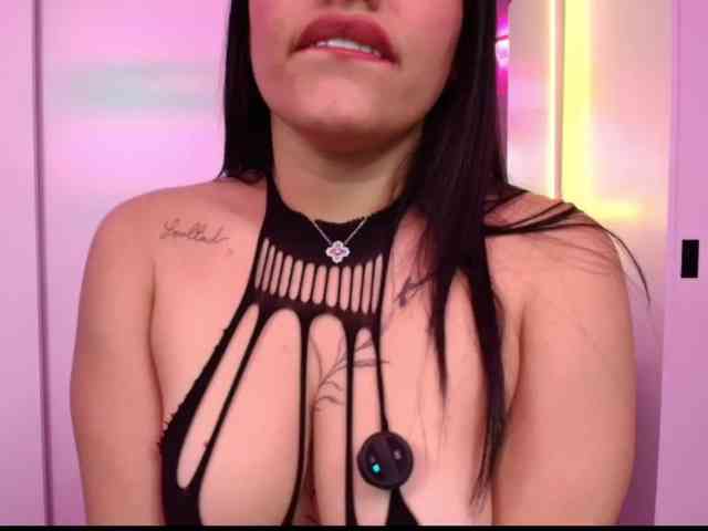 NAOMIAMAZING01 webcam