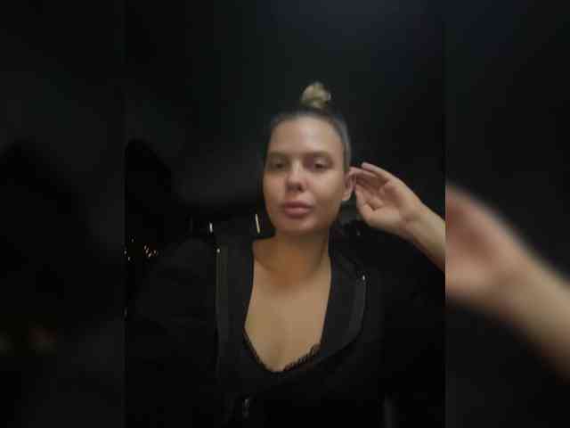 sexy striptease show Cherriesa