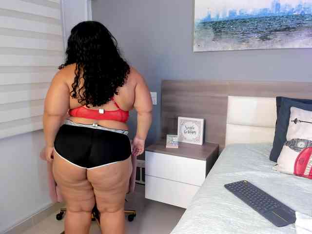 CurvylatinGoddess webcam