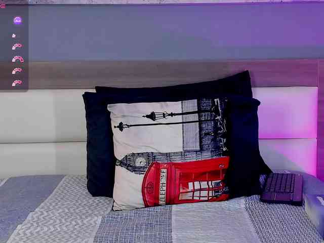 CurvylatinGoddess webcam