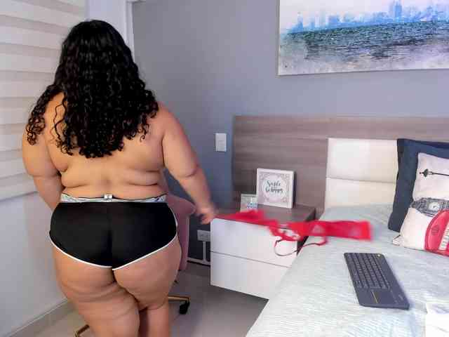 CurvylatinGoddess webcam
