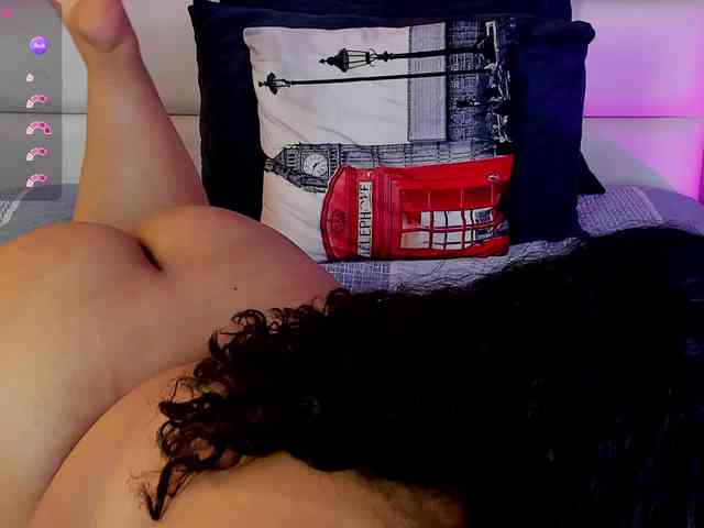 CurvylatinGoddess webcam