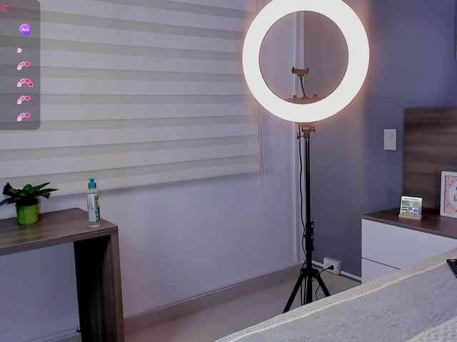 CurvylatinGoddess webcam