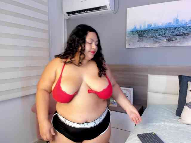 CurvylatinGoddess webcam