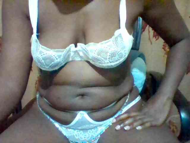 Ivyna2 Live Webcam on BongaCams