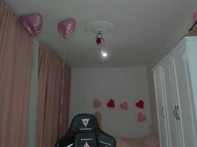 c4ssie's BongaCams show and profile