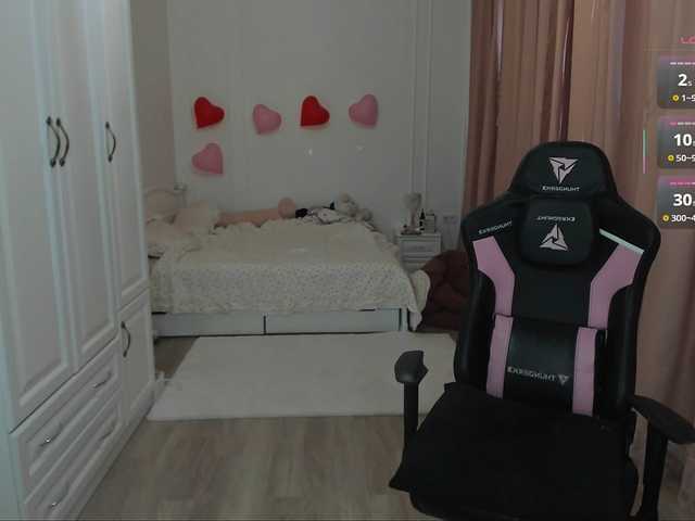 c4ssie's BongaCams show and profile