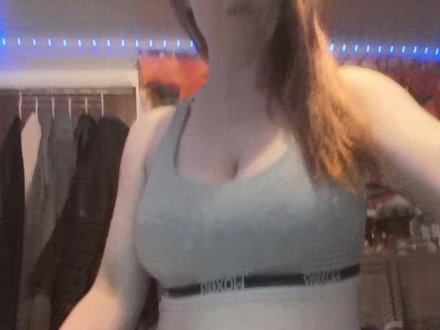 Pizzedwife's BongaCams show and profile