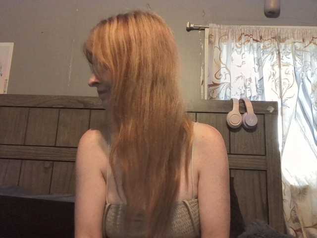 Pizzedwife's BongaCams show and profile