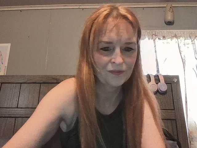 Pizzedwife's BongaCams show and profile