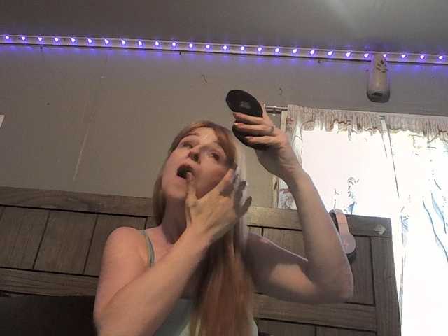 Pizzedwife's BongaCams show and profile