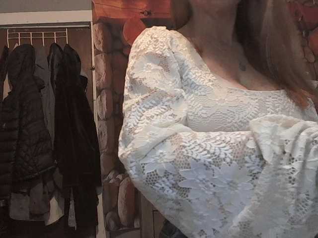 Pizzedwife's BongaCams show and profile