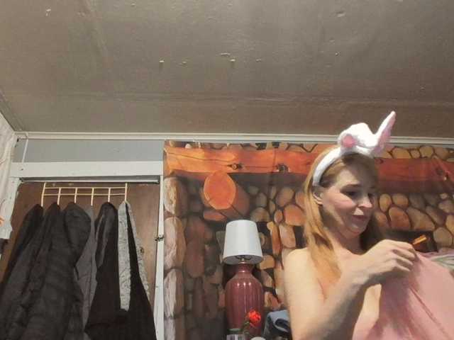 Pizzedwife's BongaCams show and profile