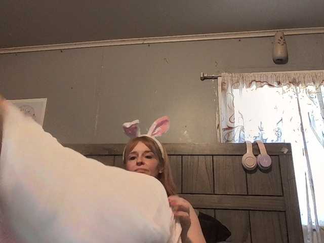 Pizzedwife's BongaCams show and profile