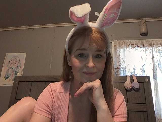 Pizzedwife's BongaCams show and profile