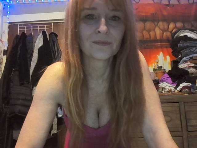 Pizzedwife's BongaCams show and profile