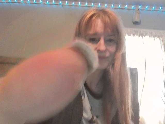 Pizzedwife's BongaCams show and profile