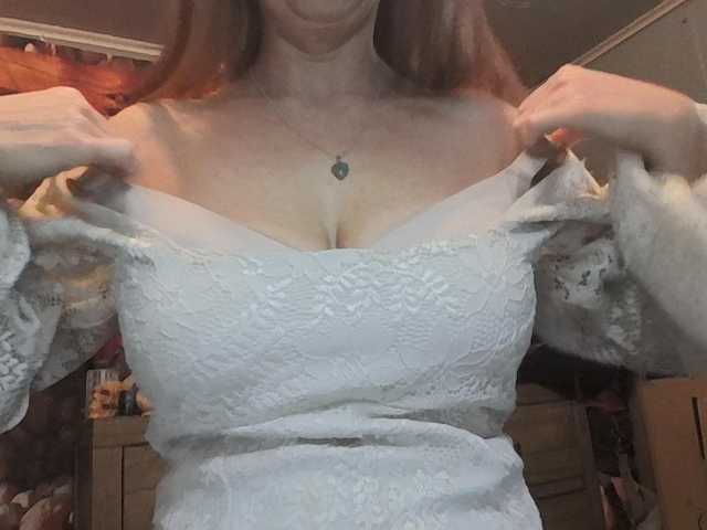 Pizzedwife's BongaCams show and profile