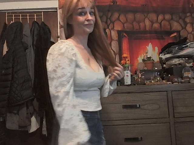 Pizzedwife's BongaCams profile