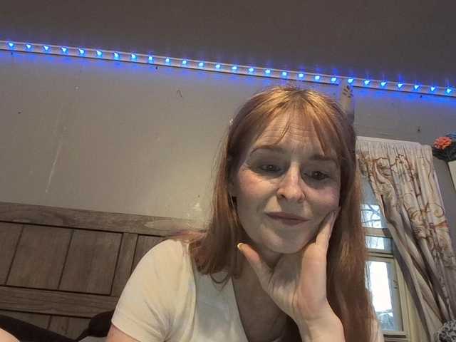 Pizzedwife's BongaCams show and profile