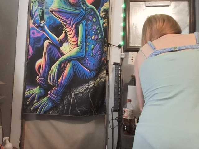 Pizzedwife's BongaCams show and profile