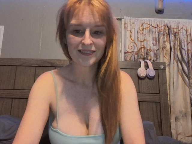 Pizzedwife's BongaCams profile