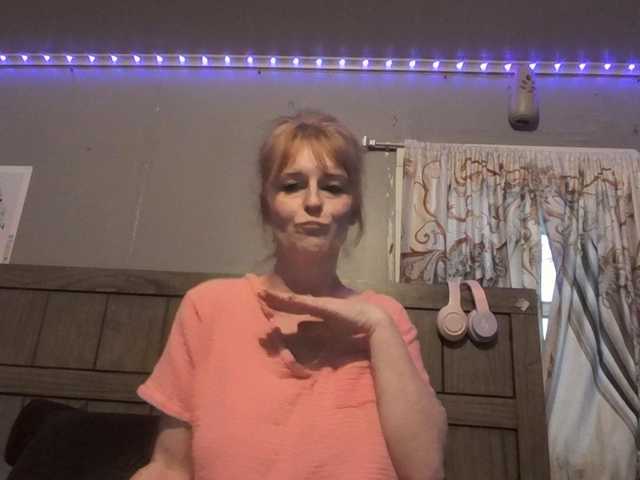 Pizzedwife's BongaCams show and profile