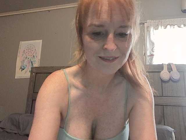 Pizzedwife's BongaCams show and profile