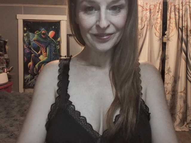 Pizzedwife's BongaCams show and profile