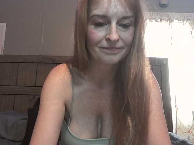 Pizzedwife's BongaCams show and profile